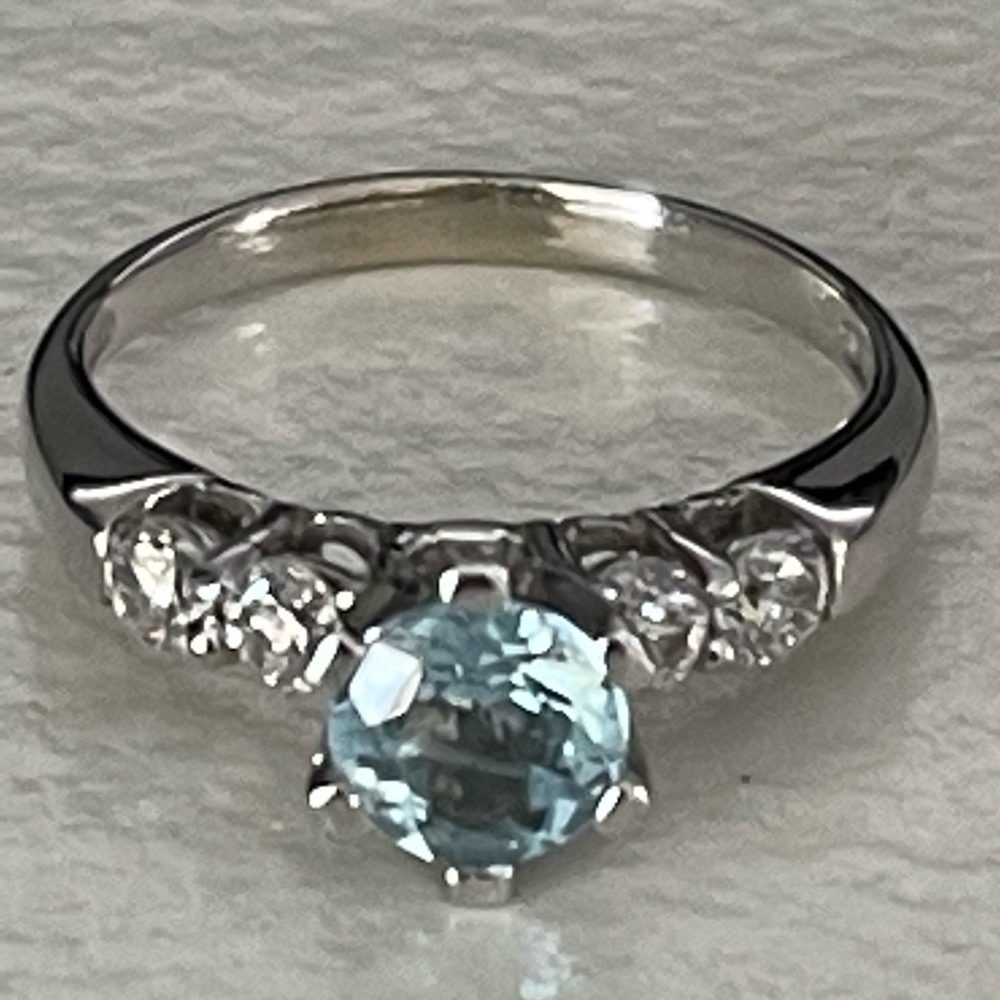 Genuine aquamarine and natural earth mined diamonds set in 14K solid white gold. - Picture 9 of 16
